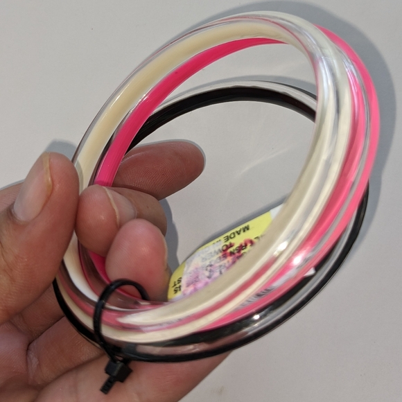 NOS VTG LUCITE BANGLE SET - Picture 6 of 9